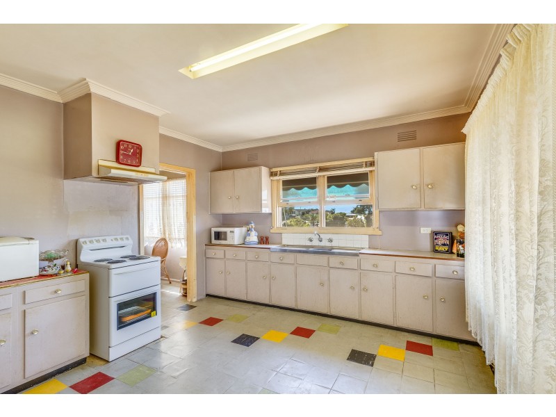 1 Ingleton Street, Long Gully VIC 3550