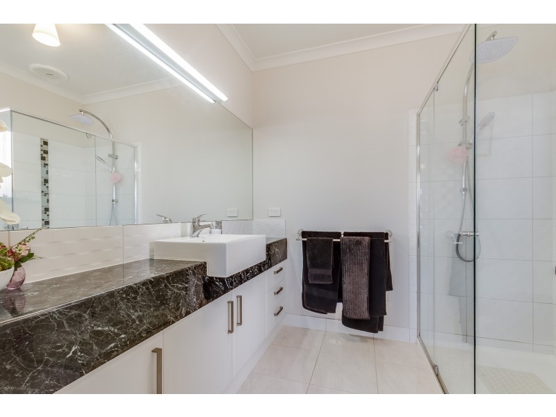 14 Inverness Drive, Junortoun VIC 3551