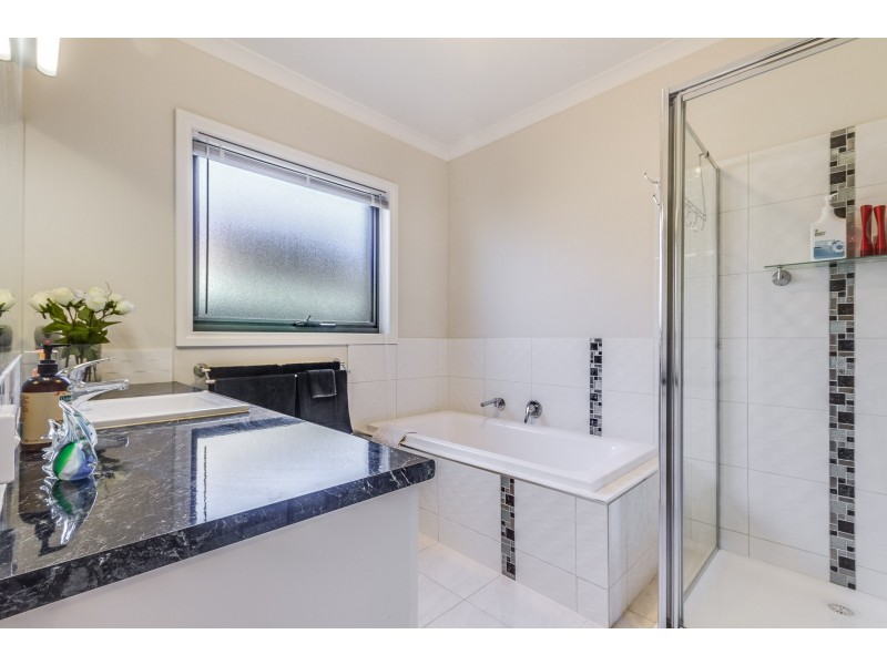 14 Inverness Drive, Junortoun VIC 3551