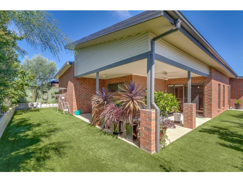 14 Inverness Drive, Junortoun VIC 3551