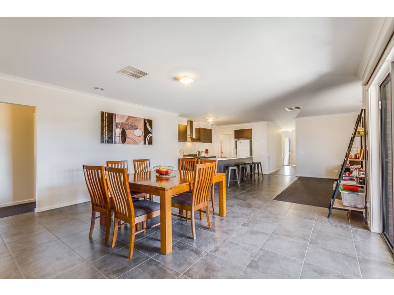 3 Ironhill Close, White Hills VIC 3550