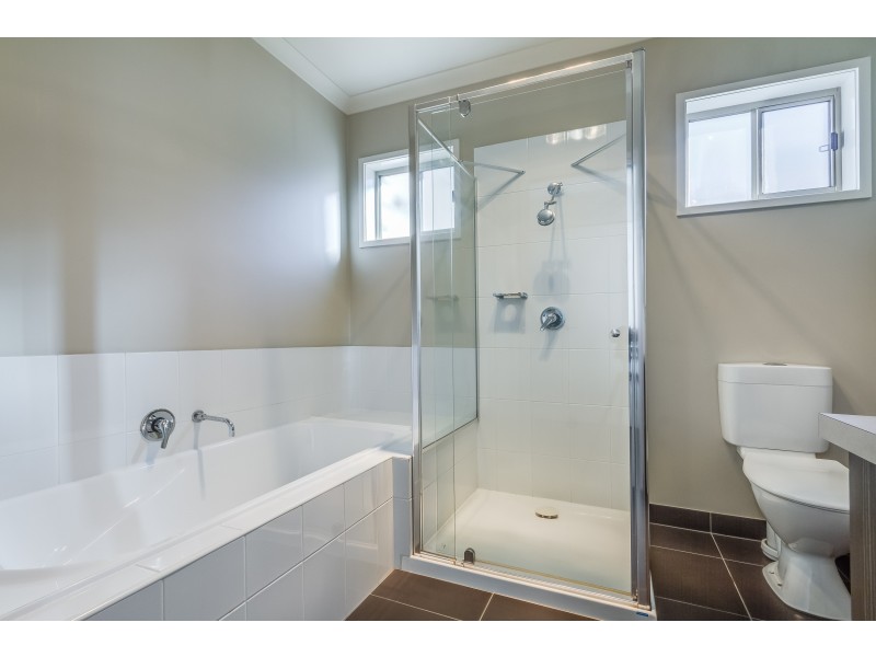 2/33 Allingham Street, Golden Square VIC 3555