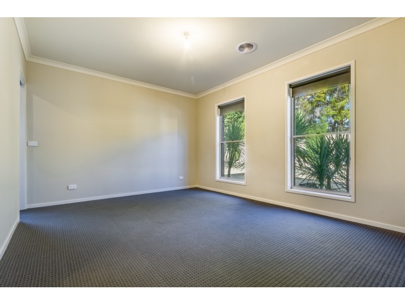 2/33 Allingham Street, Golden Square VIC 3555