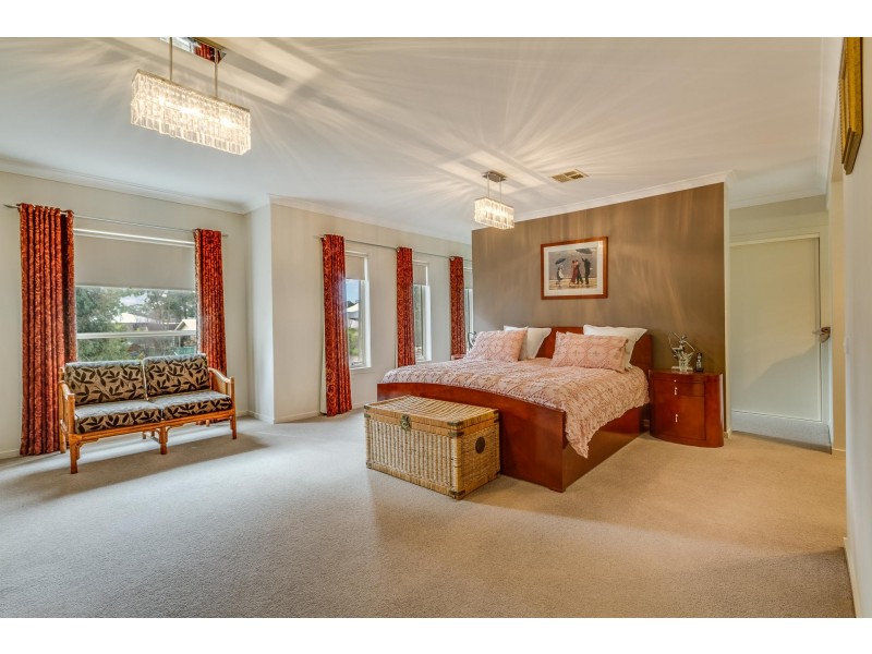 12 Arlington Court, Maiden Gully VIC 3551