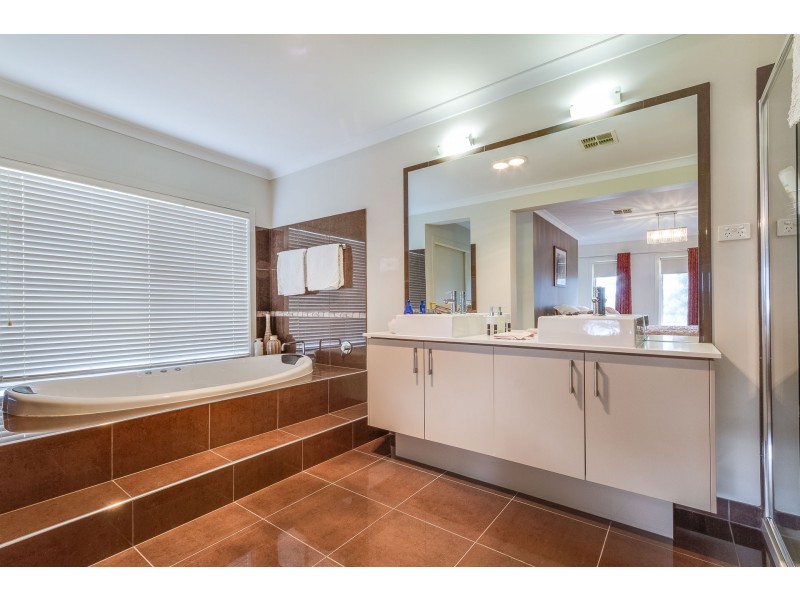 12 Arlington Court, Maiden Gully VIC 3551