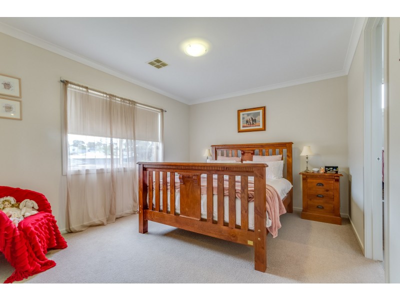 12 Arlington Court, Maiden Gully VIC 3551