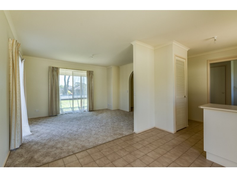 30 Powells Avenue, Strathdale VIC 3550