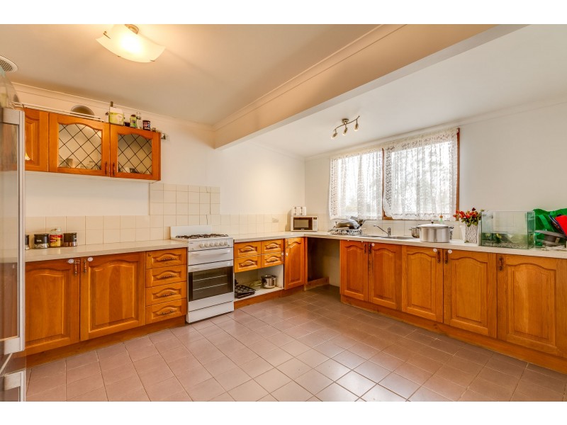 10 Pine Grove, Goornong VIC 3557