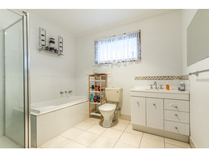 10 Pine Grove, Goornong VIC 3557