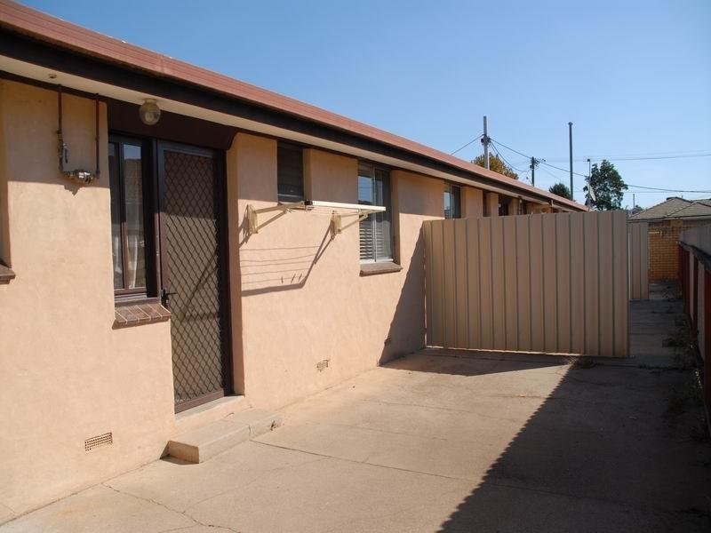 1 & 3/412 Kotthoff St, Lavington NSW 2641