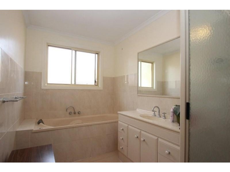 911 Captain Cook Dr, Glenroy NSW 2640