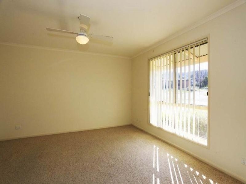 61 Jacaranda St, West Albury NSW 2640