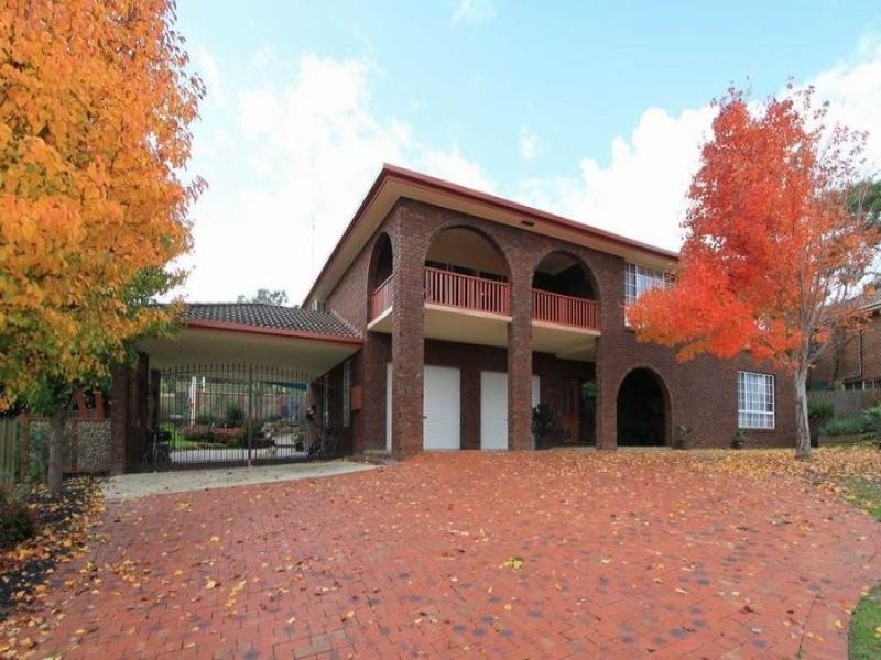9 Darrung Pl, Lavington NSW 2641