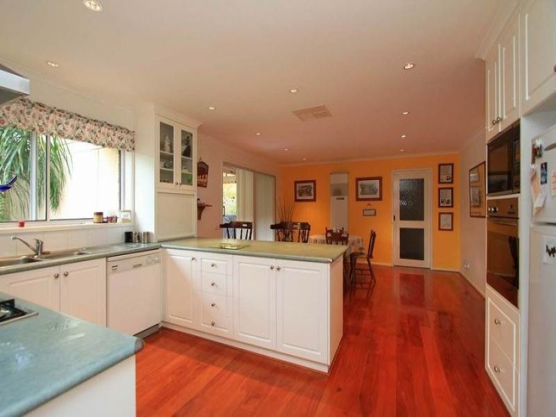 9 Darrung Pl, Lavington NSW 2641