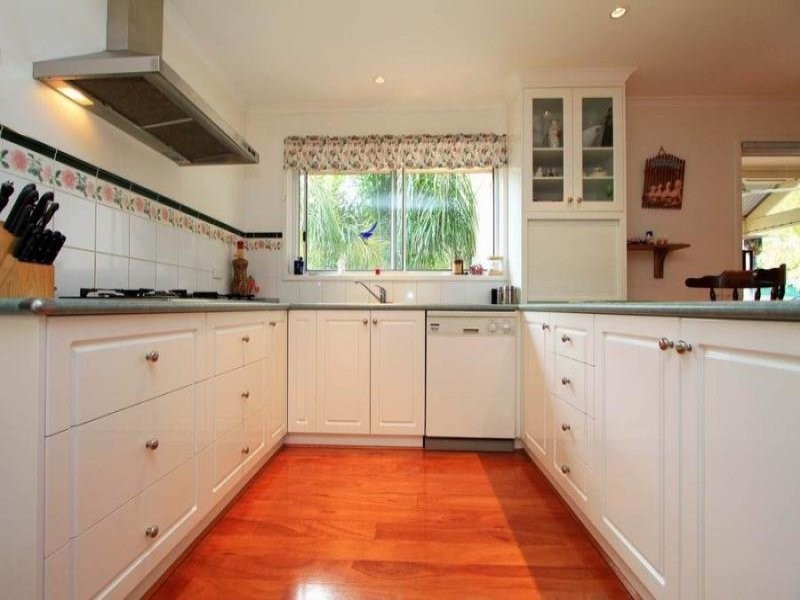 9 Darrung Pl, Lavington NSW 2641