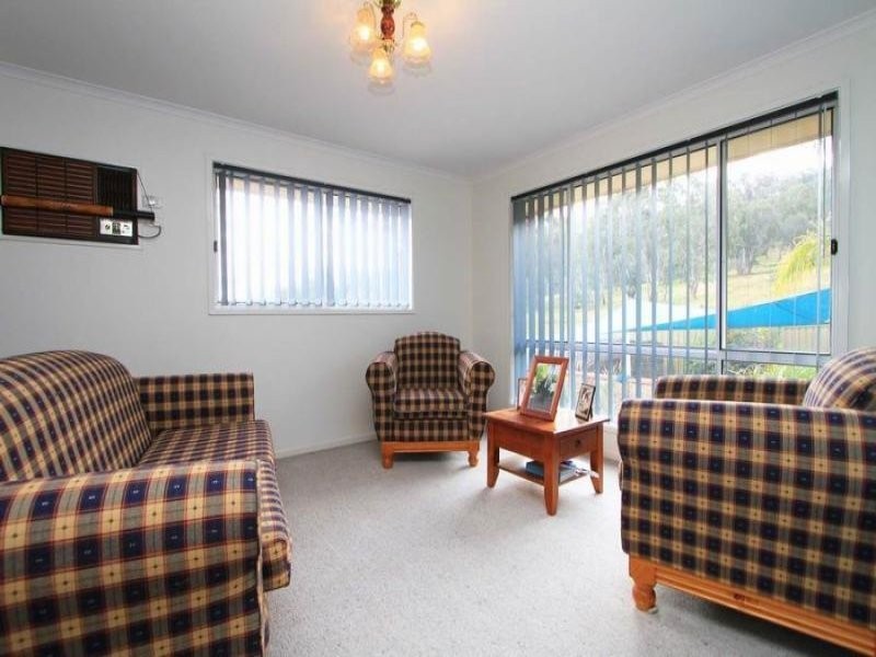 9 Darrung Pl, Lavington NSW 2641