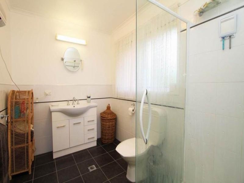 9 Darrung Pl, Lavington NSW 2641