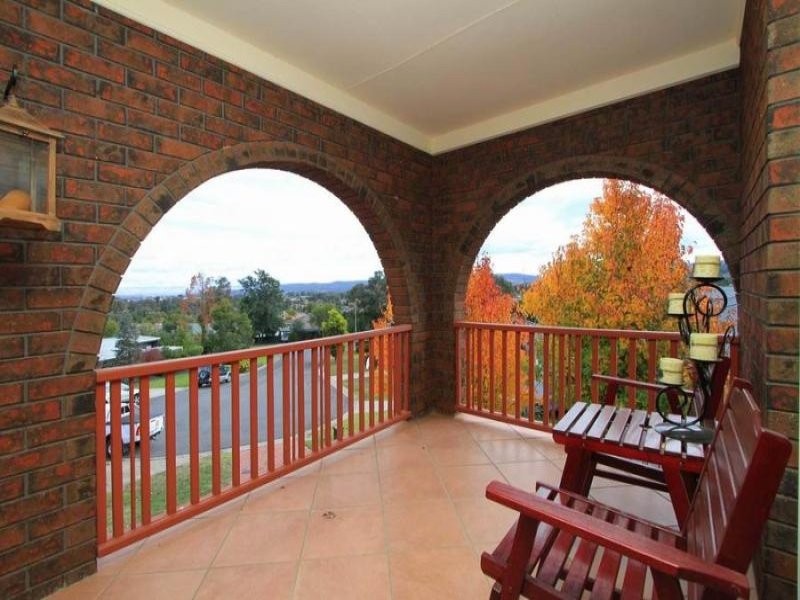 9 Darrung Pl, Lavington NSW 2641
