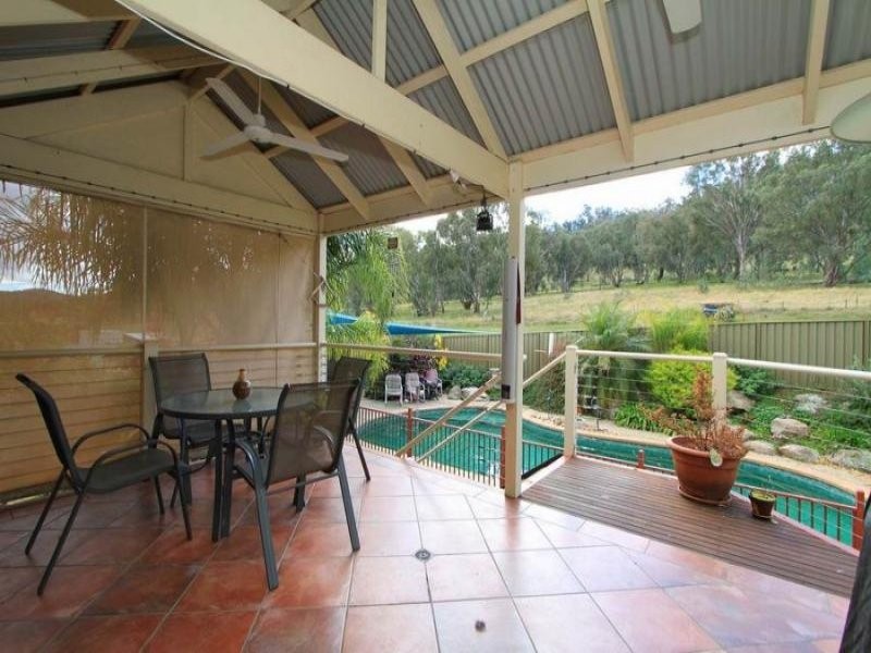 9 Darrung Pl, Lavington NSW 2641