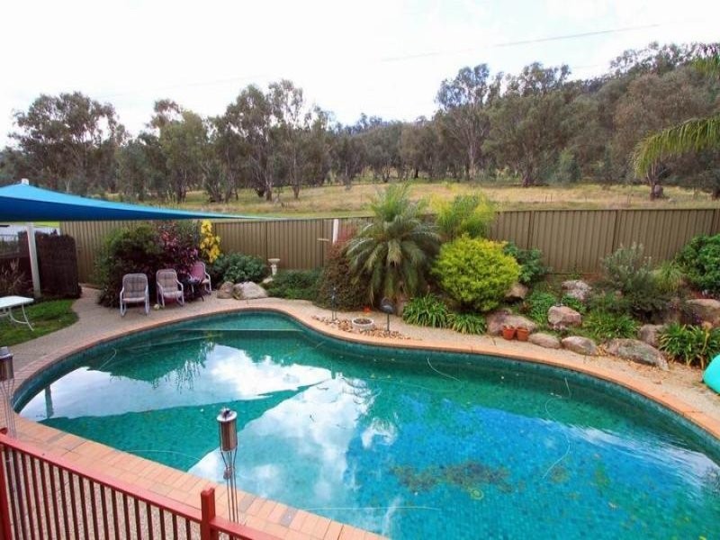 9 Darrung Pl, Lavington NSW 2641