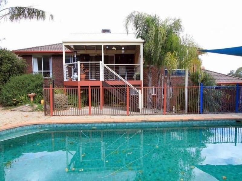 9 Darrung Pl, Lavington NSW 2641