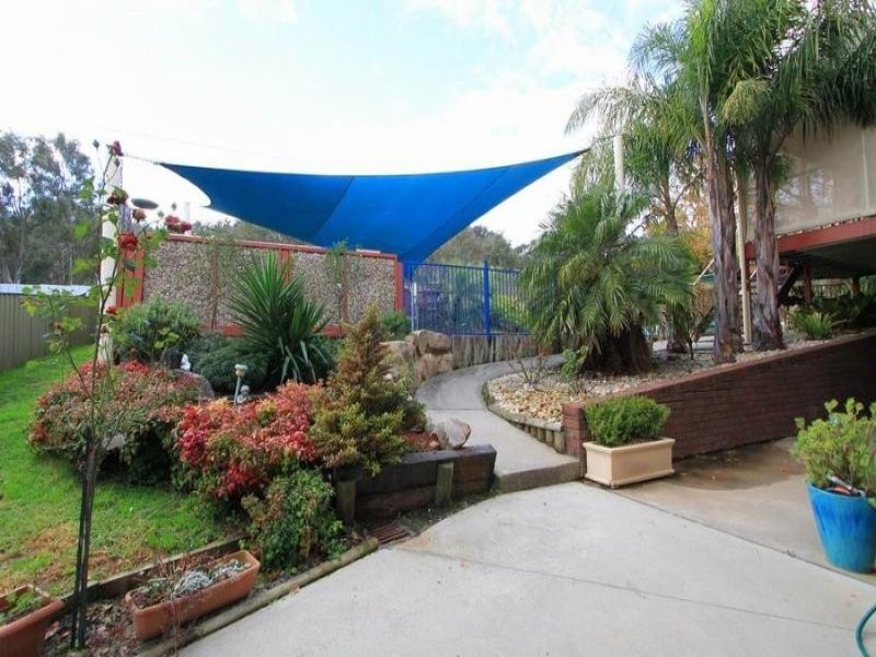9 Darrung Pl, Lavington NSW 2641