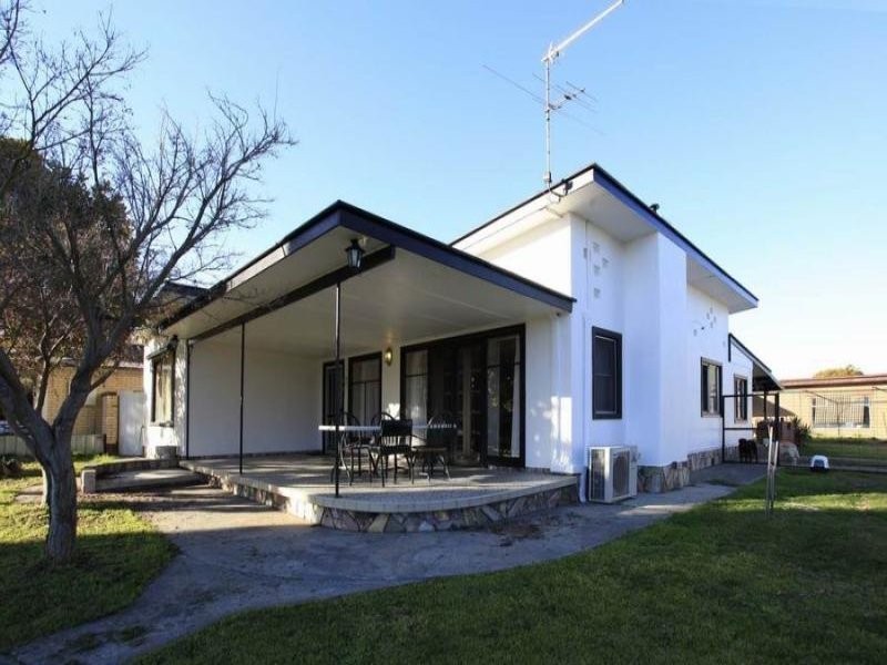 494 Danes St, Lavington NSW 2641