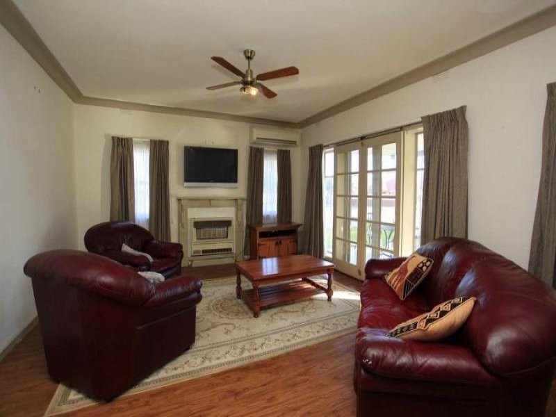 494 Danes St, Lavington NSW 2641