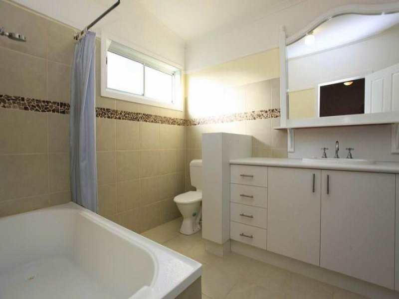 494 Danes St, Lavington NSW 2641