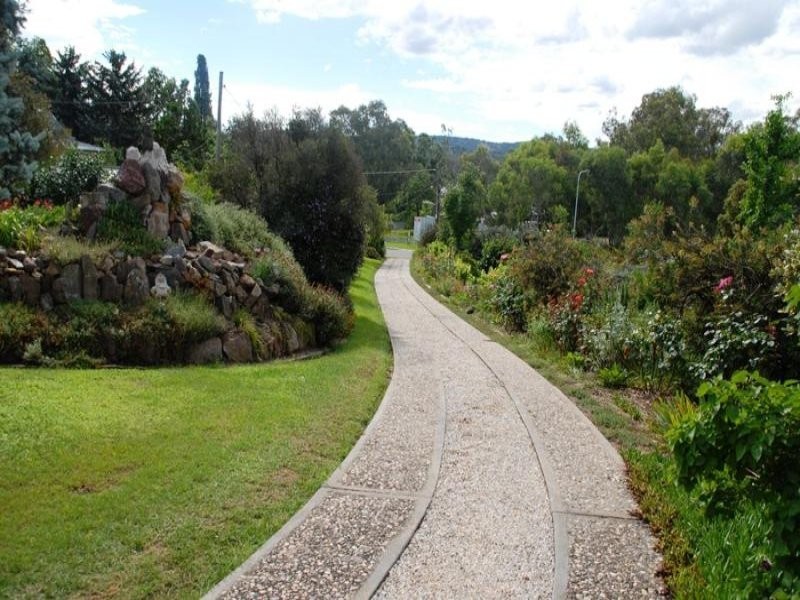 34 Carstens St, Lavington NSW 2641