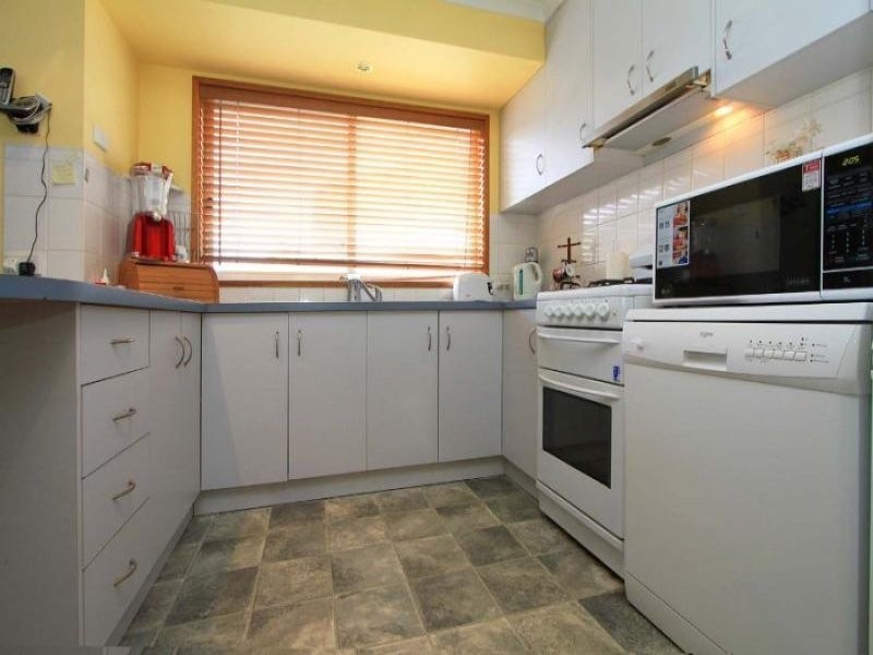 2/573 Webb St, Lavington NSW 2641