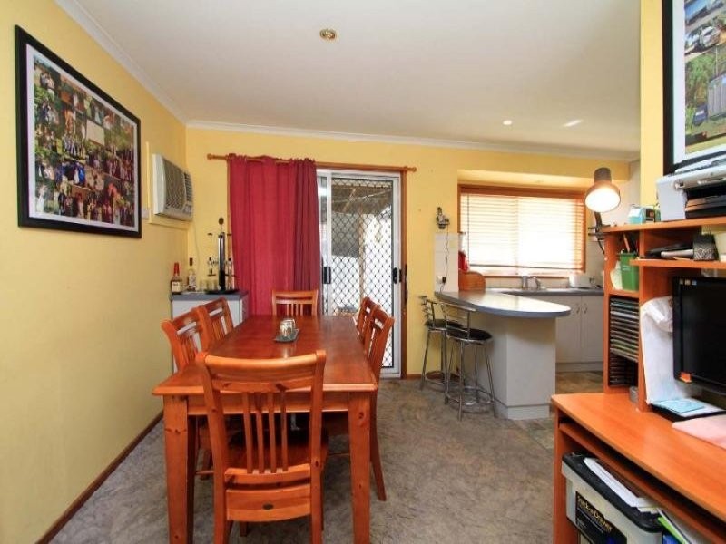 2/573 Webb St, Lavington NSW 2641