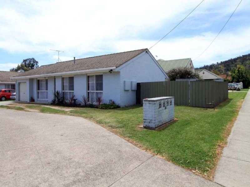 2/573 Webb St, Lavington NSW 2641