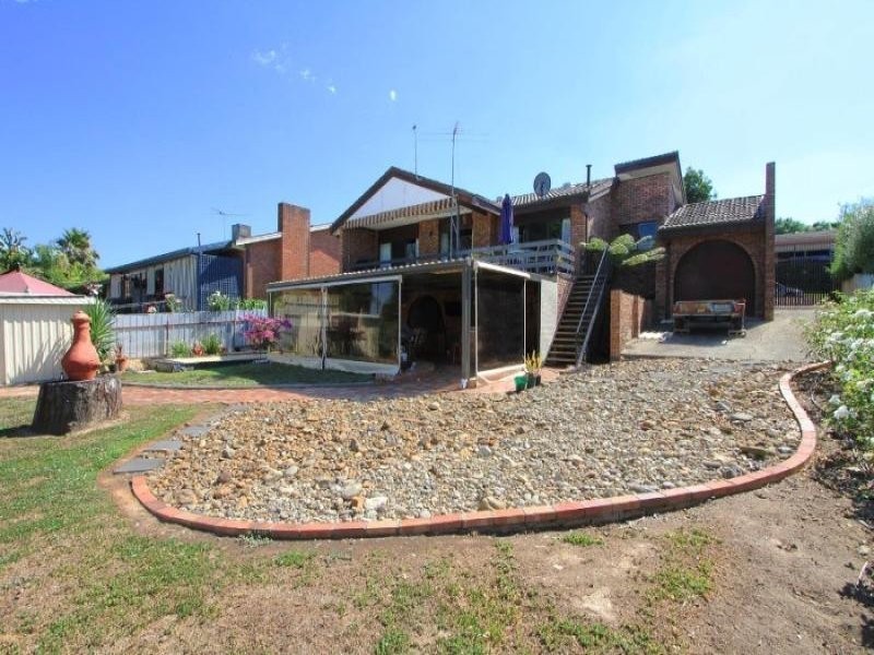279 Tracy St, Lavington NSW 2641