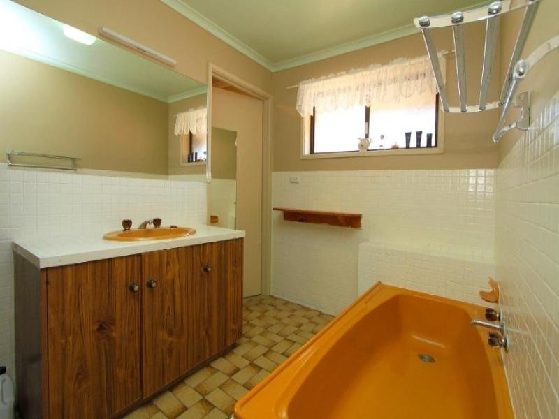 279 Tracy St, Lavington NSW 2641