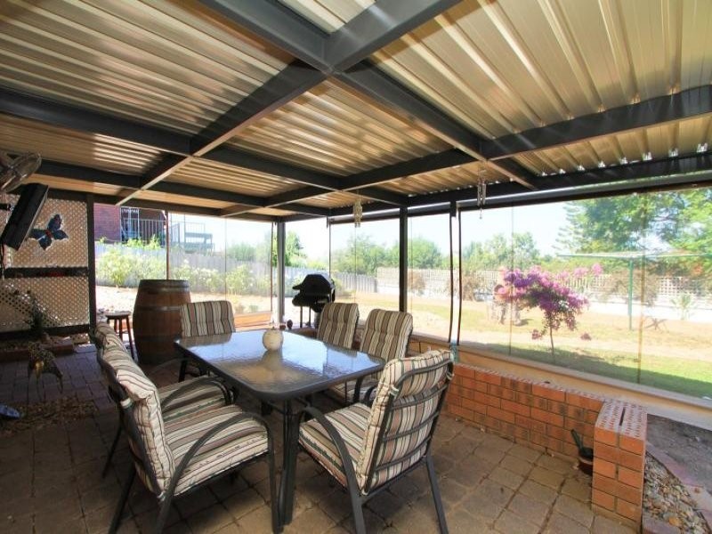 279 Tracy St, Lavington NSW 2641