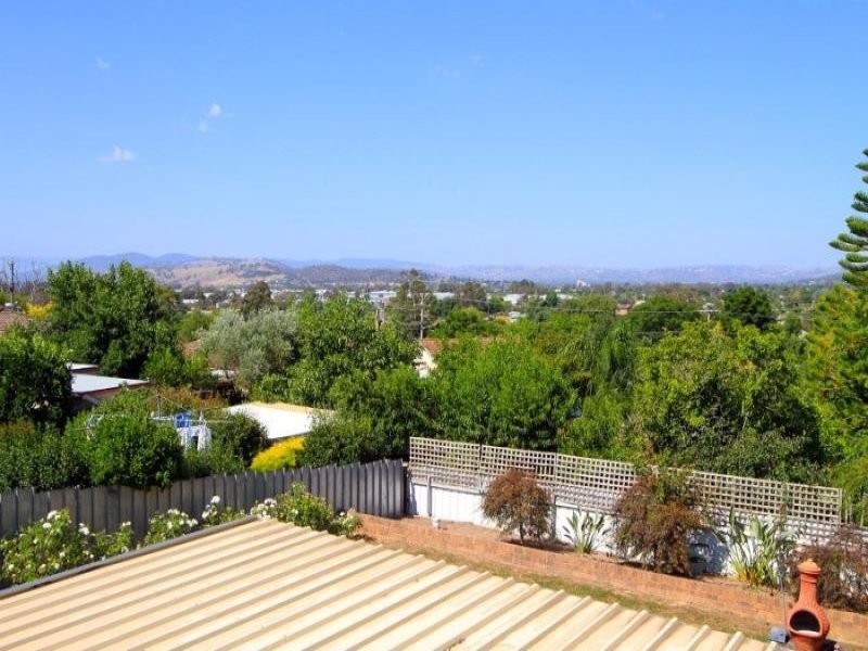 279 Tracy St, Lavington NSW 2641