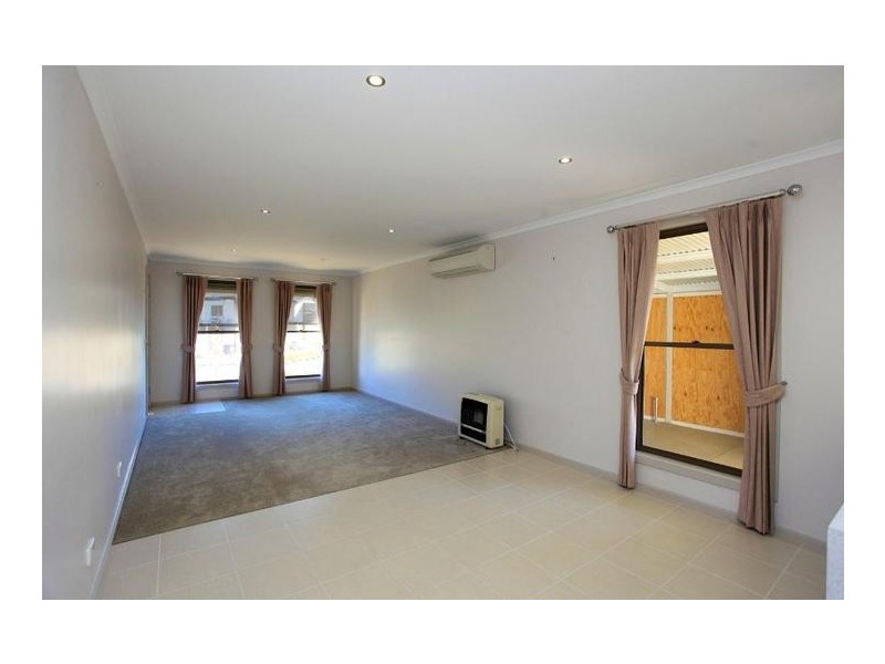 11/639 Kemp Street, Lavington NSW 2641