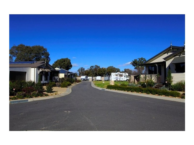 11/639 Kemp Street, Lavington NSW 2641