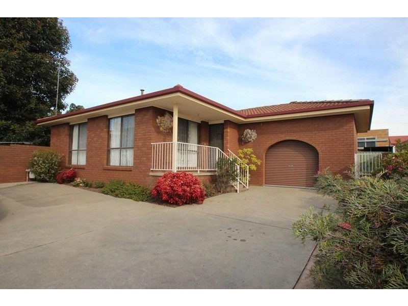 2/275 Vickers Road, Lavington NSW 2641