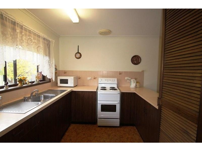 2/275 Vickers Road, Lavington NSW 2641