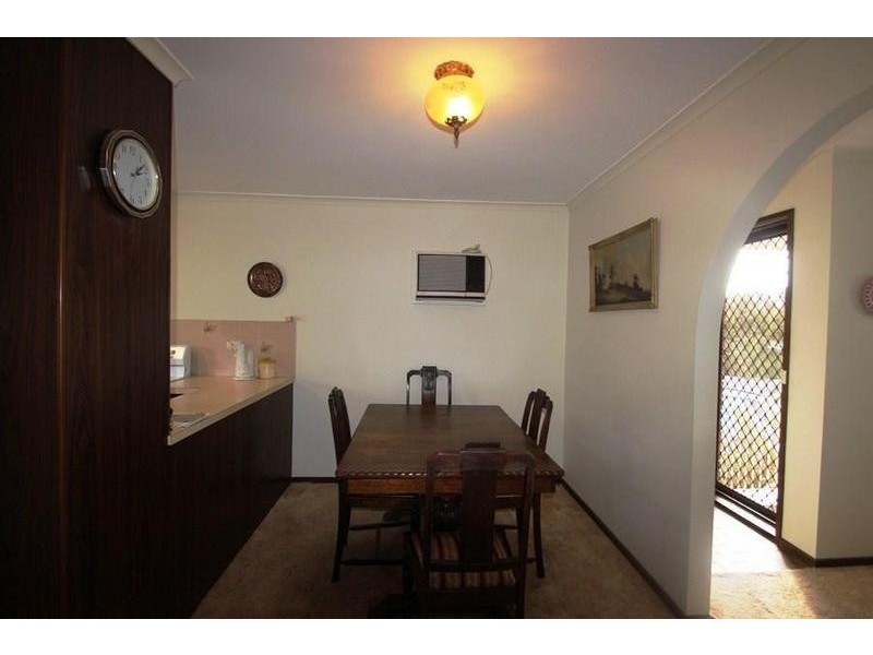 2/275 Vickers Road, Lavington NSW 2641