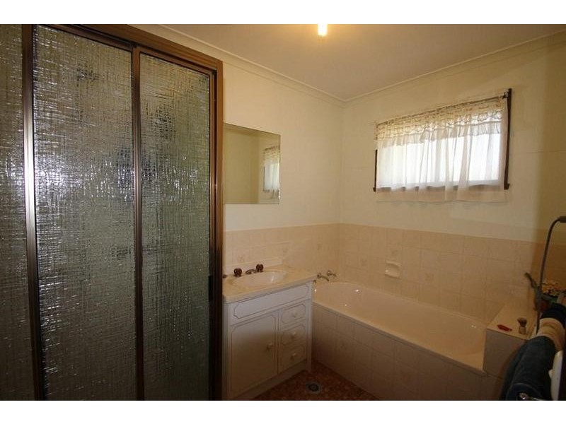 2/275 Vickers Road, Lavington NSW 2641