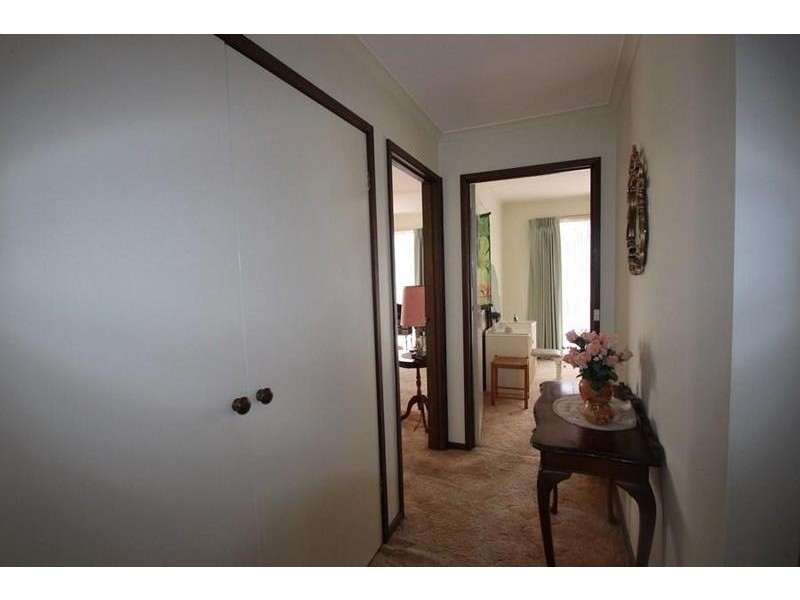 2/275 Vickers Road, Lavington NSW 2641