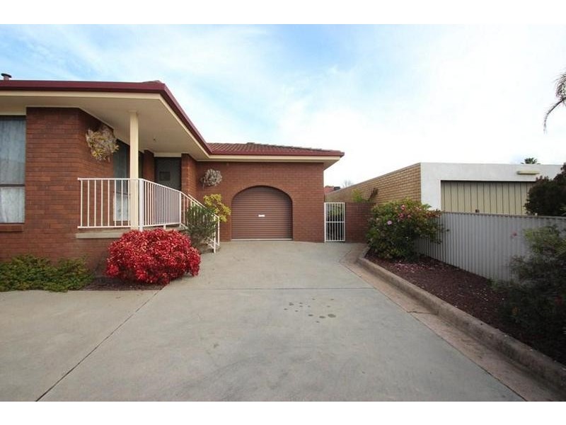 2/275 Vickers Road, Lavington NSW 2641