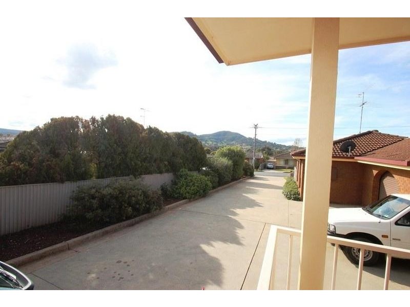 2/275 Vickers Road, Lavington NSW 2641