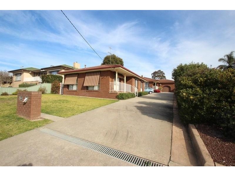 2/275 Vickers Road, Lavington NSW 2641