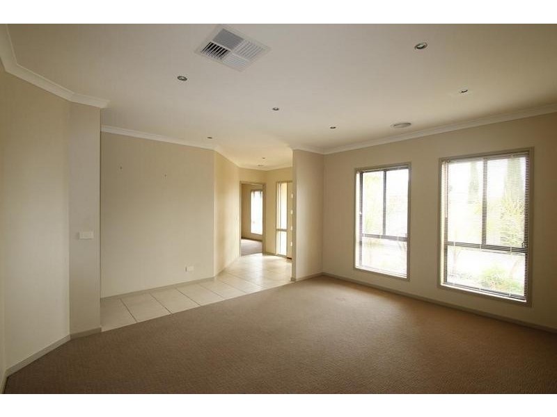 2/22 Mountain Way, Lavington NSW 2641
