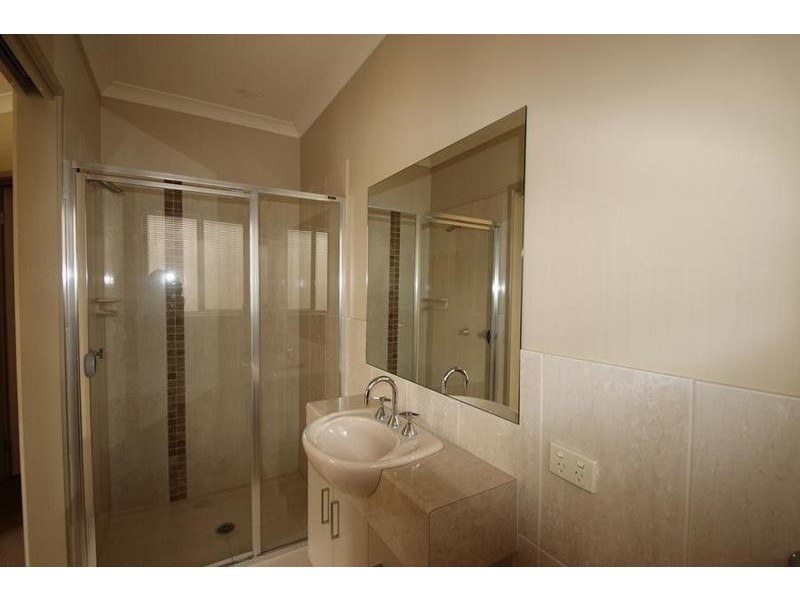 2/22 Mountain Way, Lavington NSW 2641