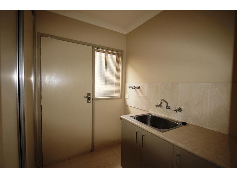 2/22 Mountain Way, Lavington NSW 2641